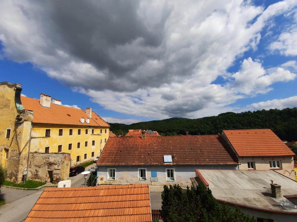 Penzion Zahrada Nad Rekou, Restaurace A Kavarna - Parkovani Gratis Zlata Koruna Екстер'єр фото
