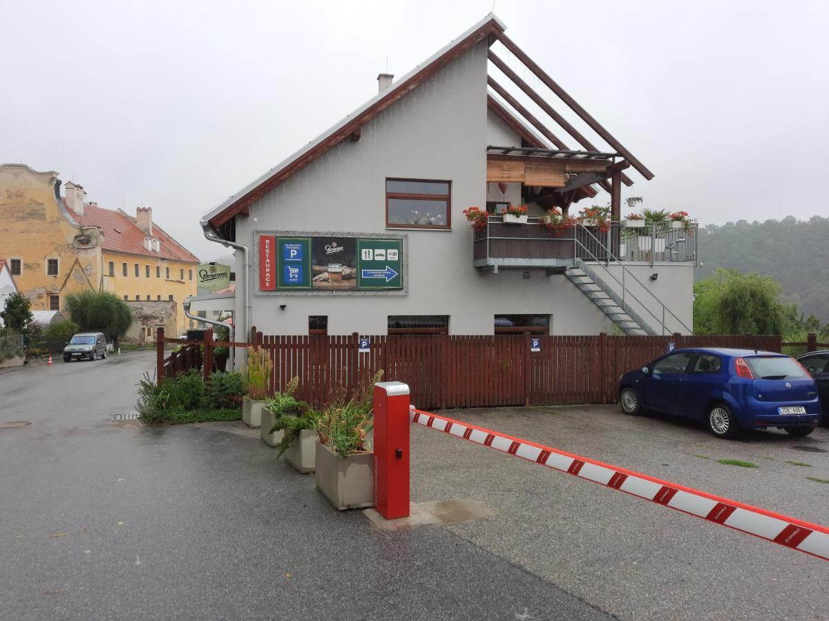 Penzion Zahrada Nad Rekou, Restaurace A Kavarna - Parkovani Gratis Zlata Koruna Екстер'єр фото