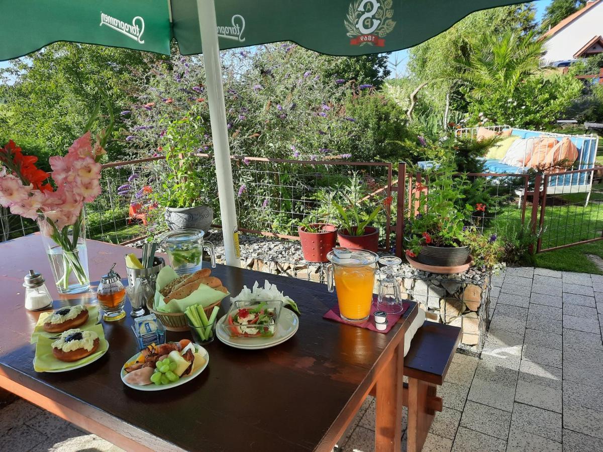 Penzion Zahrada Nad Rekou, Restaurace A Kavarna - Parkovani Gratis Zlata Koruna Екстер'єр фото